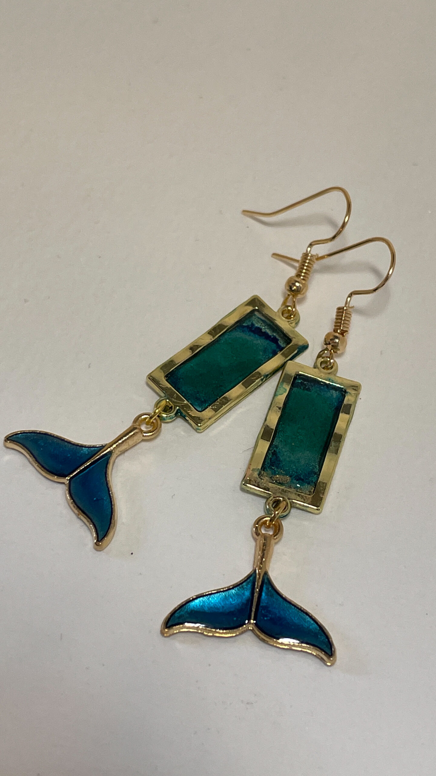 Tauranga Jewellery: earrings green and blue with whale tails