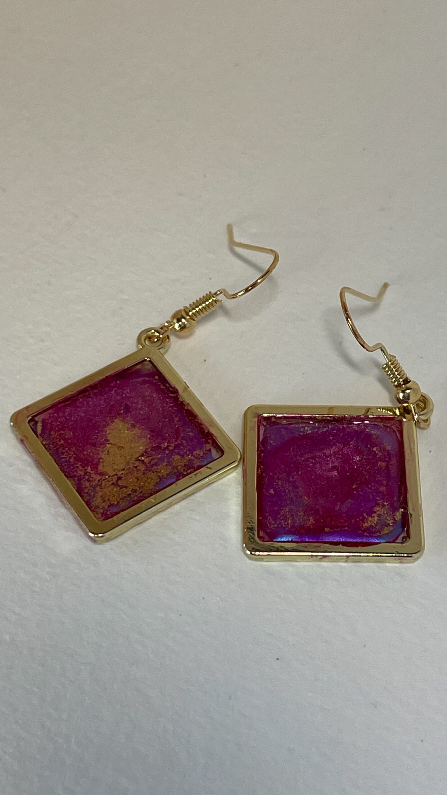 Tauranga Jewellery: Hand crafted earrings made in Tauranga from resin and alcohol ink with colour changing paint, set in gold-metal bezel.s