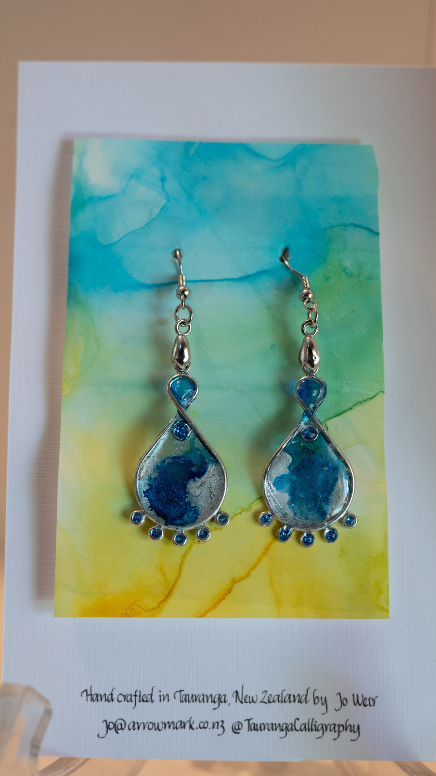 Jewellery: Earrings made from silver and blue ink, set with resin in silver coloured bezels