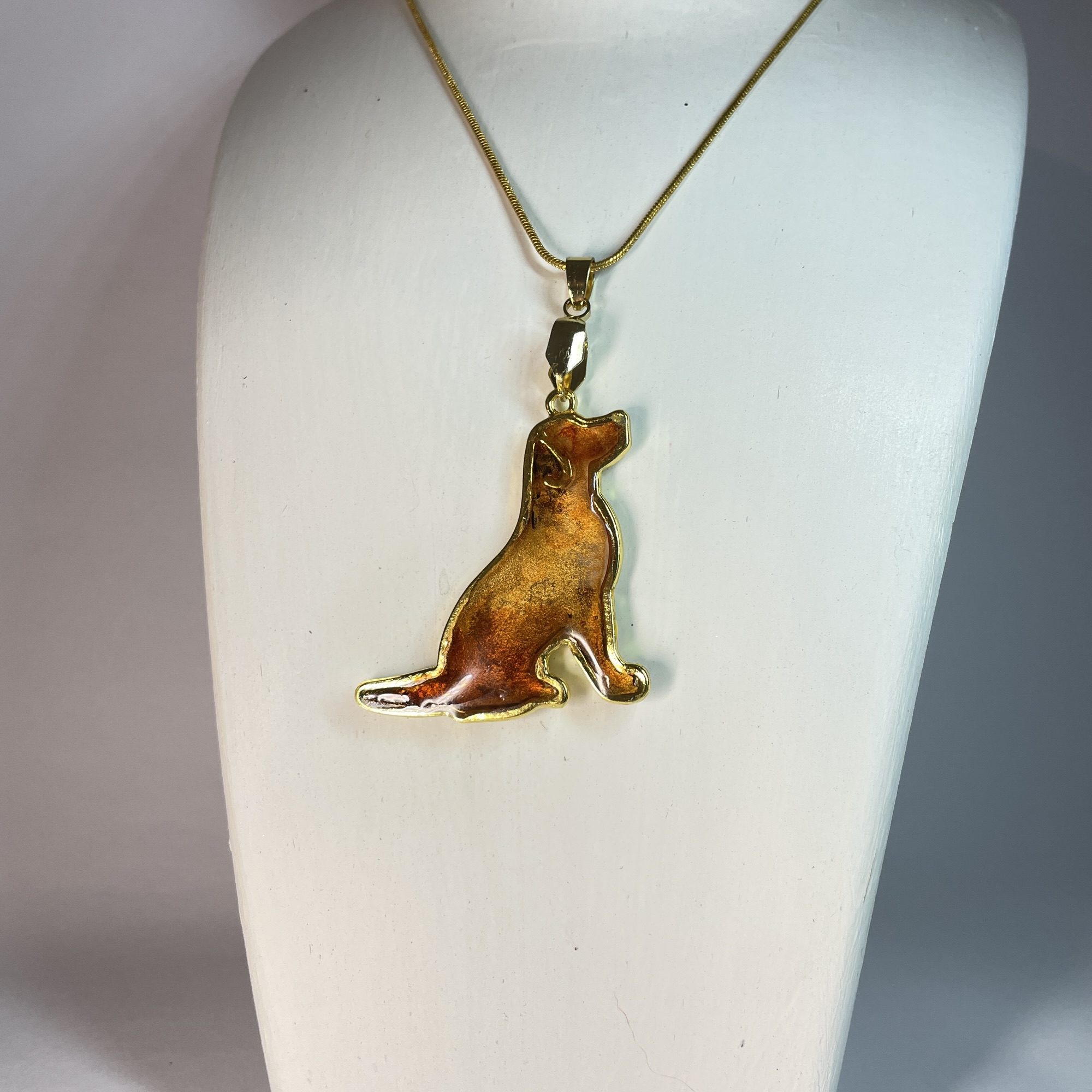 Jewellery: Dog pendant, gold and brown labrador - Image 2