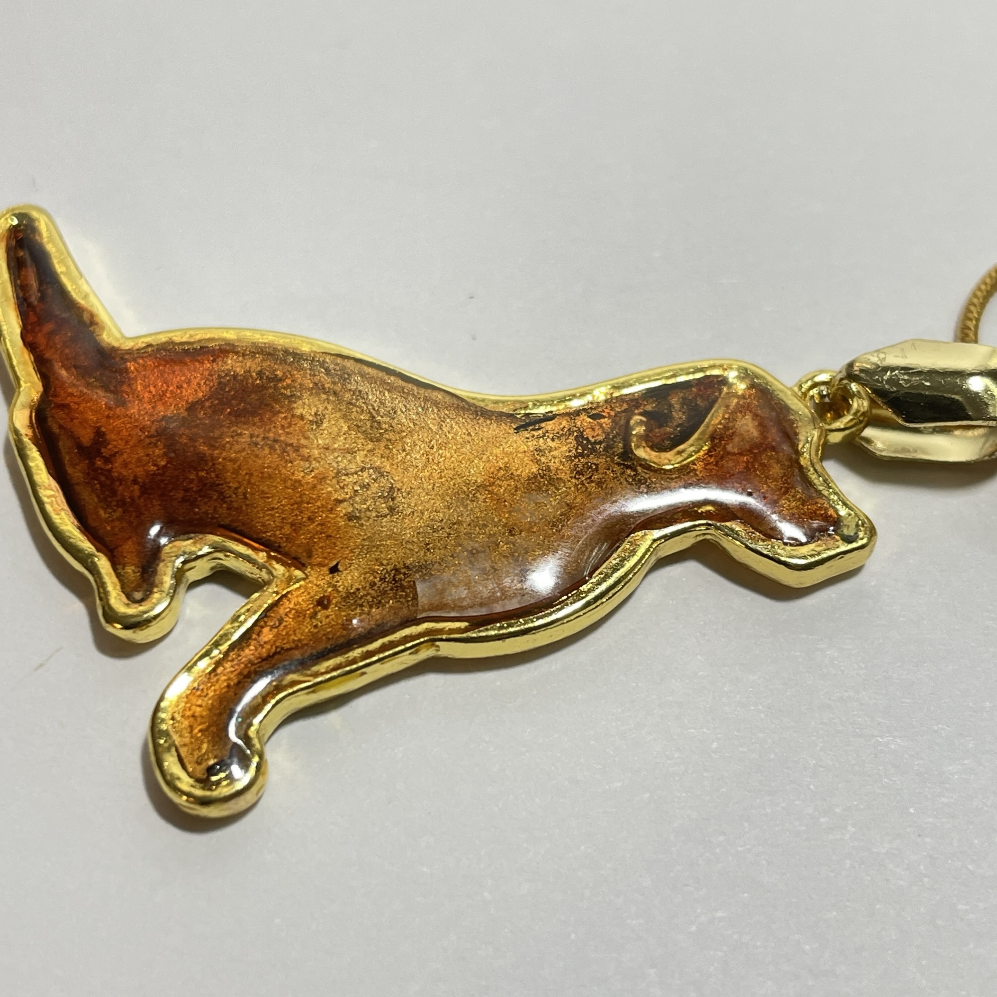 Jewellery: Dog pendant, gold and brown labrador - Image 3