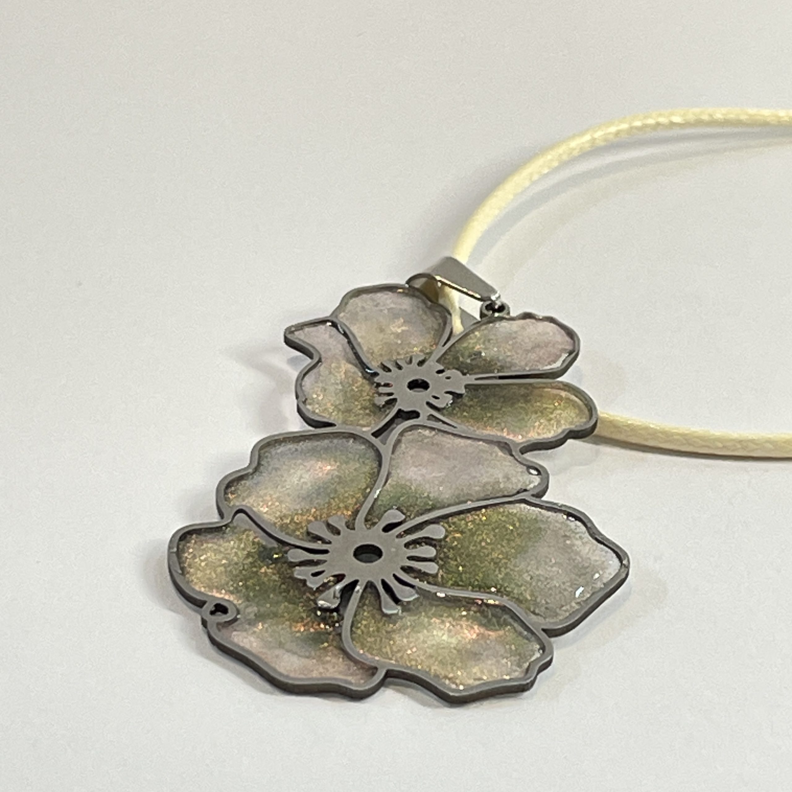 Hand made NZ pendant delicate flower charm