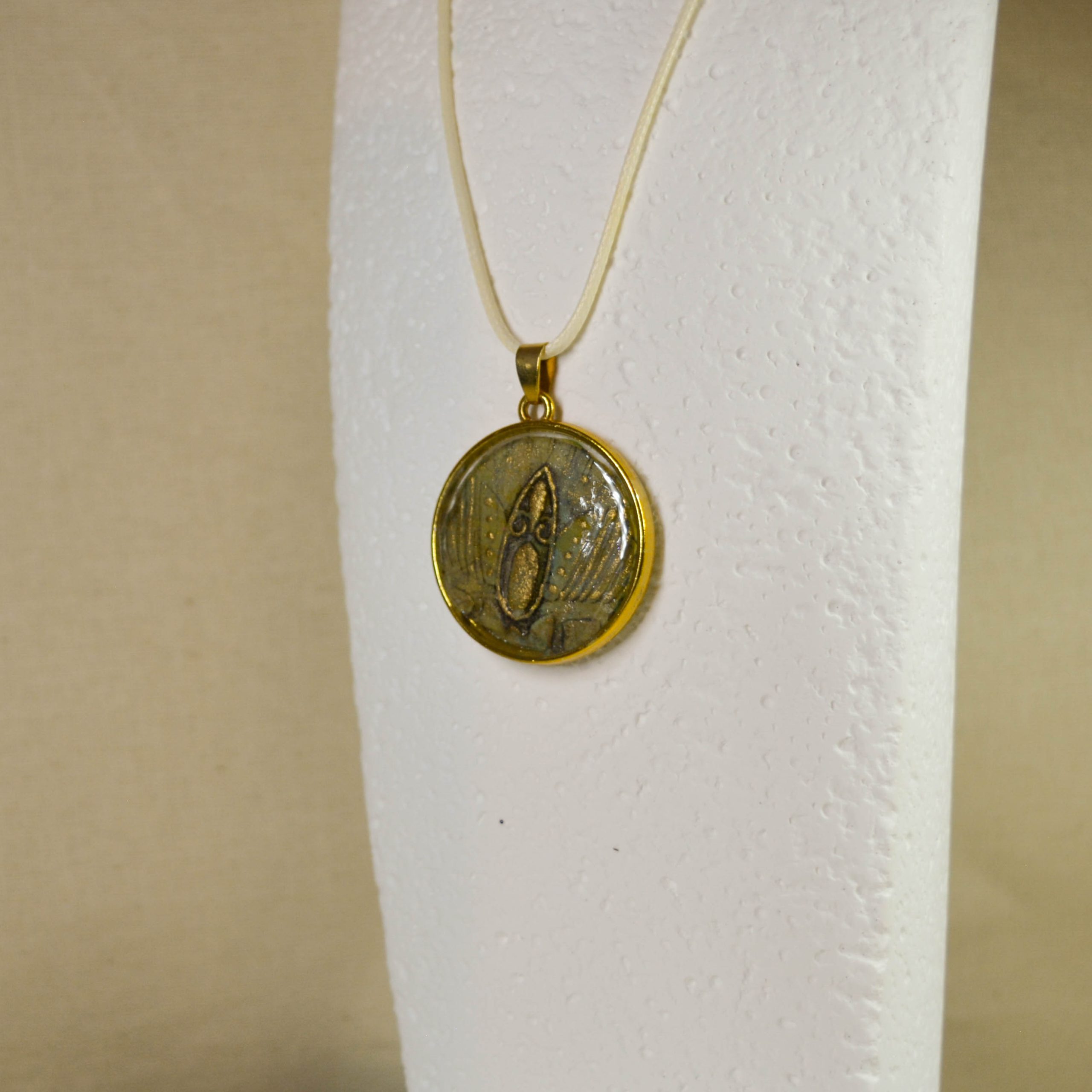 _DSC0559handmade-pendant-round-embossed