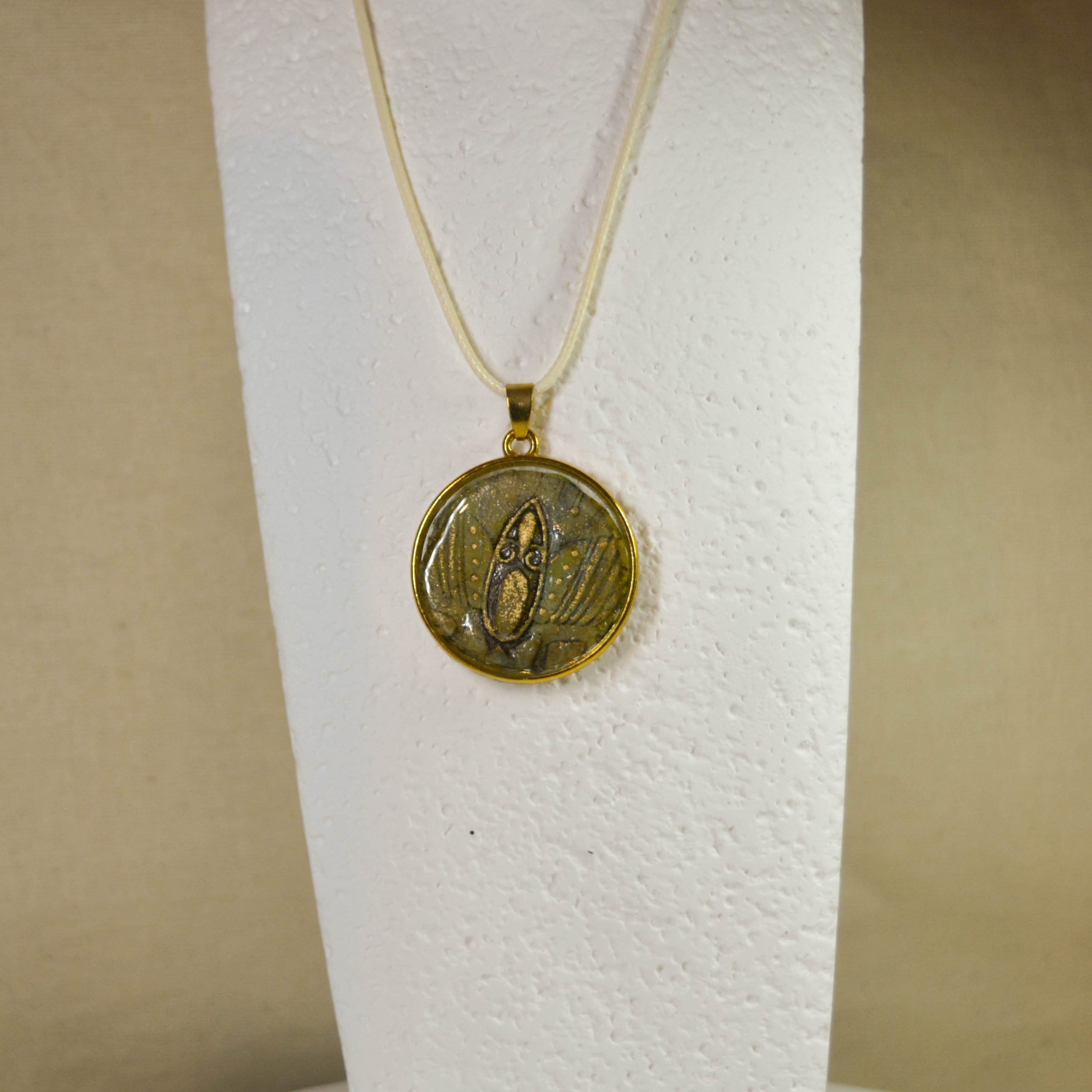 _DSC0563handmade-pendant-round-embossed