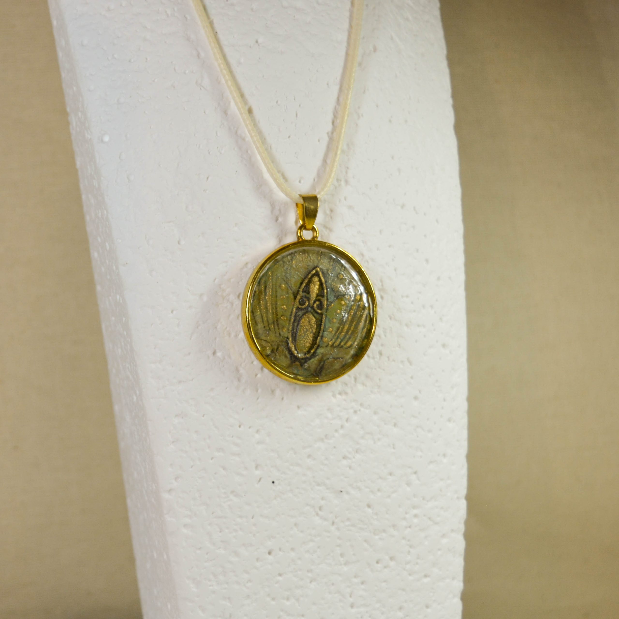 _DSC0567handmade-pendant-round-embossed