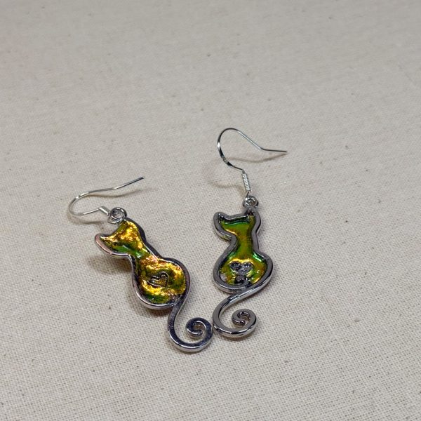 Hand made in Tauranga NZ, these mini cats are crafted from metal, resin and gold coloured pigment. Unique, distinctive and eye catching.