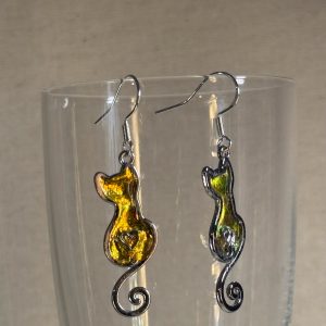 Hand made in Tauranga NZ, these mini cats are crafted from metal, resin and gold coloured pigment. Unique, distinctive and eye catching.