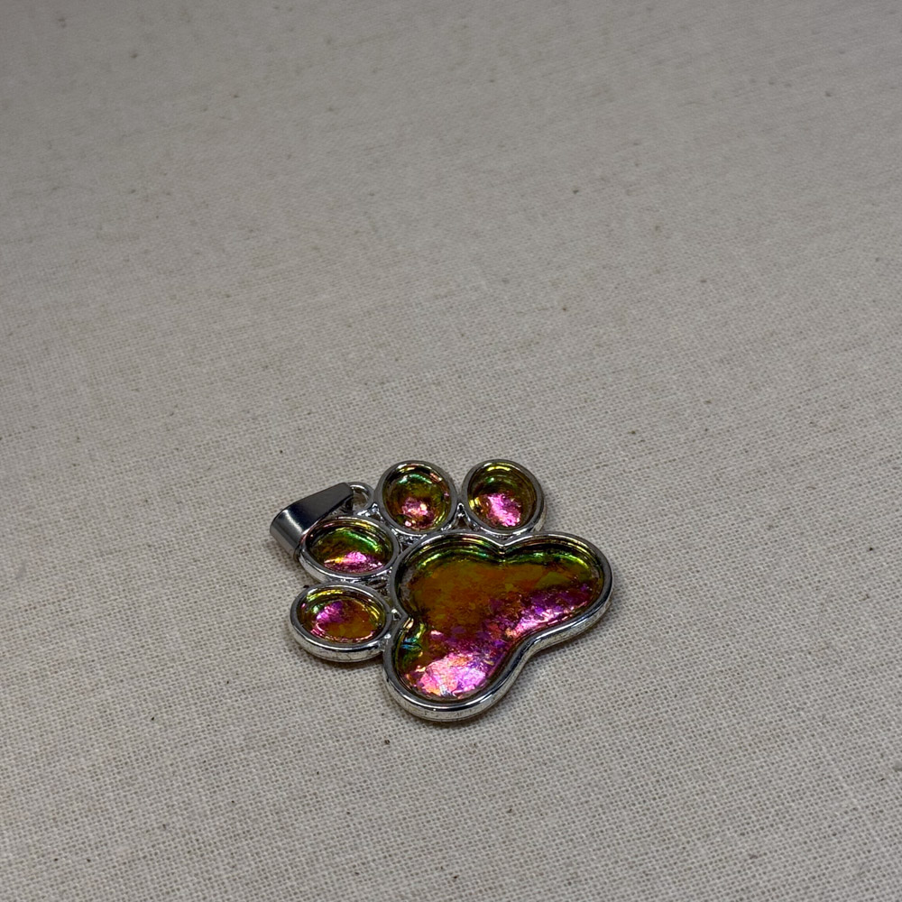 Hand made pendant featuring chameleon colour shift pigment in a silver-coloured pet paw bezel Hand made pendant featuring chameleon colour shift pigment in a silver-coloured pet paw bezel