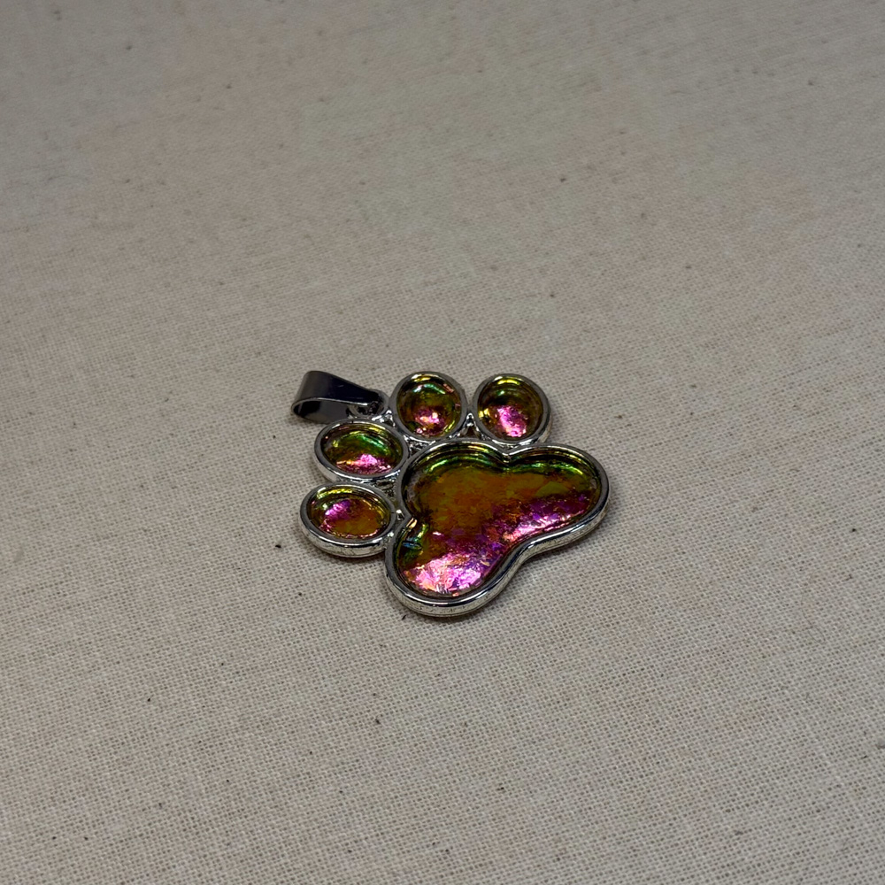 Hand made pendant featuring chameleon colour shift pigment in a silver-coloured pet paw bezel Hand made pendant featuring chameleon colour shift pigment in a silver-coloured pet paw bezel